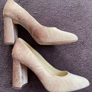 Elegant Pink/Nude Block Heel Pumps
